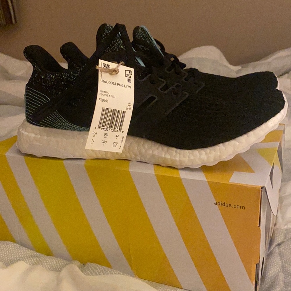 Women’s Ultraboost 4.0 Parley size 11. New with tags, never worn